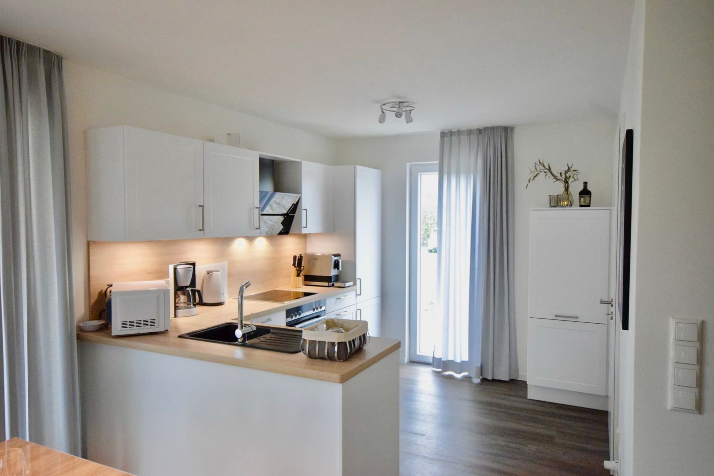 NordseeResort Friesland Ferienhäuser Nordseeresort Friesland 05 Schillig - Küchenzeile mit Backofen