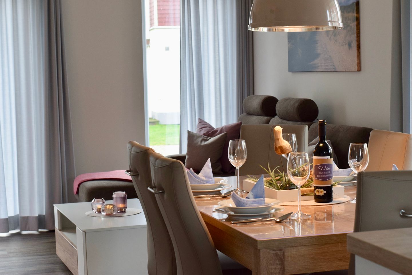 NordseeResort Friesland Ferienhäuser Nordseeresort Friesland 05 Schillig - Wohn-Essbereich mit Esstisch