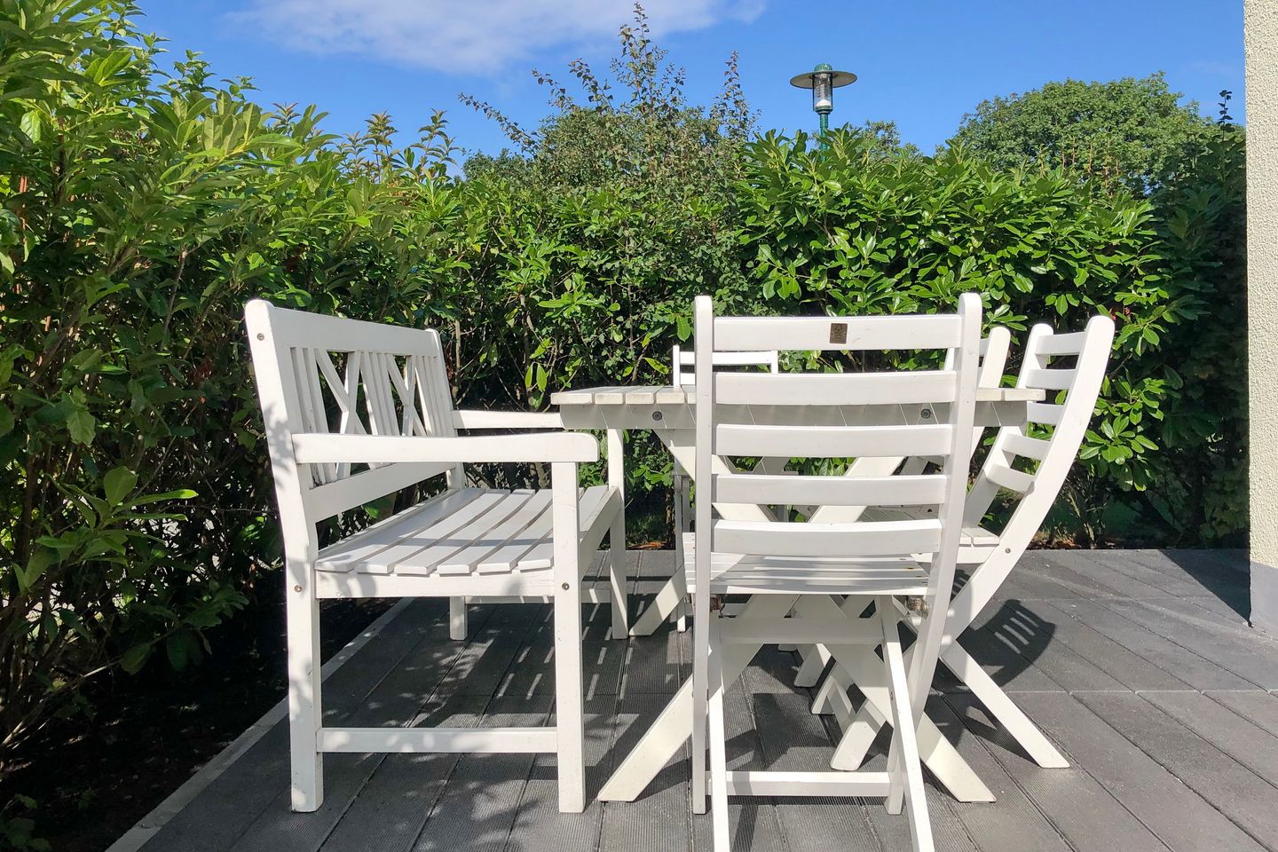 NordseeResort Friesland Ferienhäuser NordseeResort Friesland 1 Schillig - Offene Terrasse mit Gartenmöbel