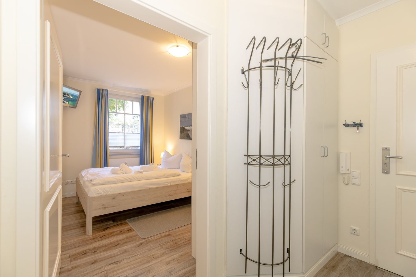 Dünenschloss Dünenschloss 4-02 Kühlungsborn - Flur mit Blick zum Schlafzimmer