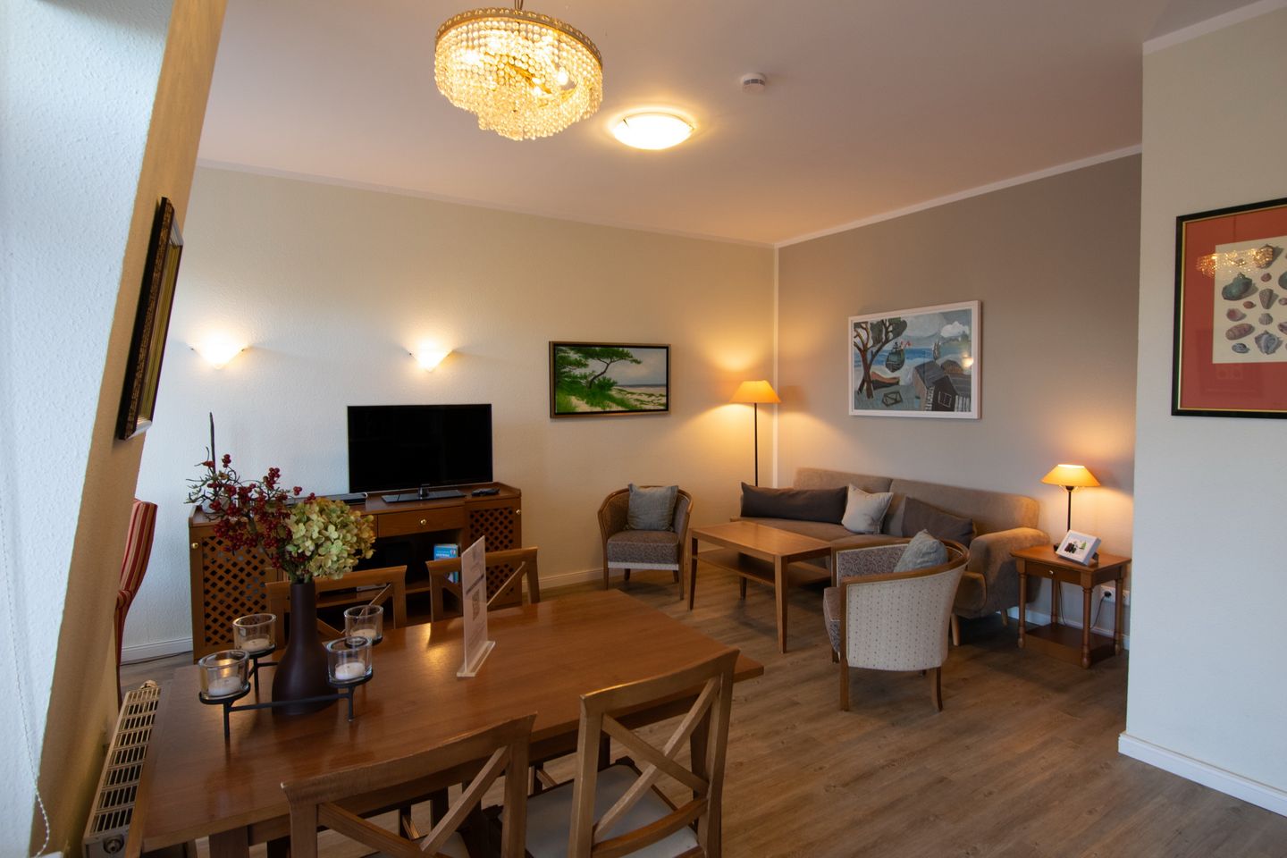 Villa Aegir Villa Aegir 123 Usedom - Wohn-Essbereich mit Couch und Esstisch