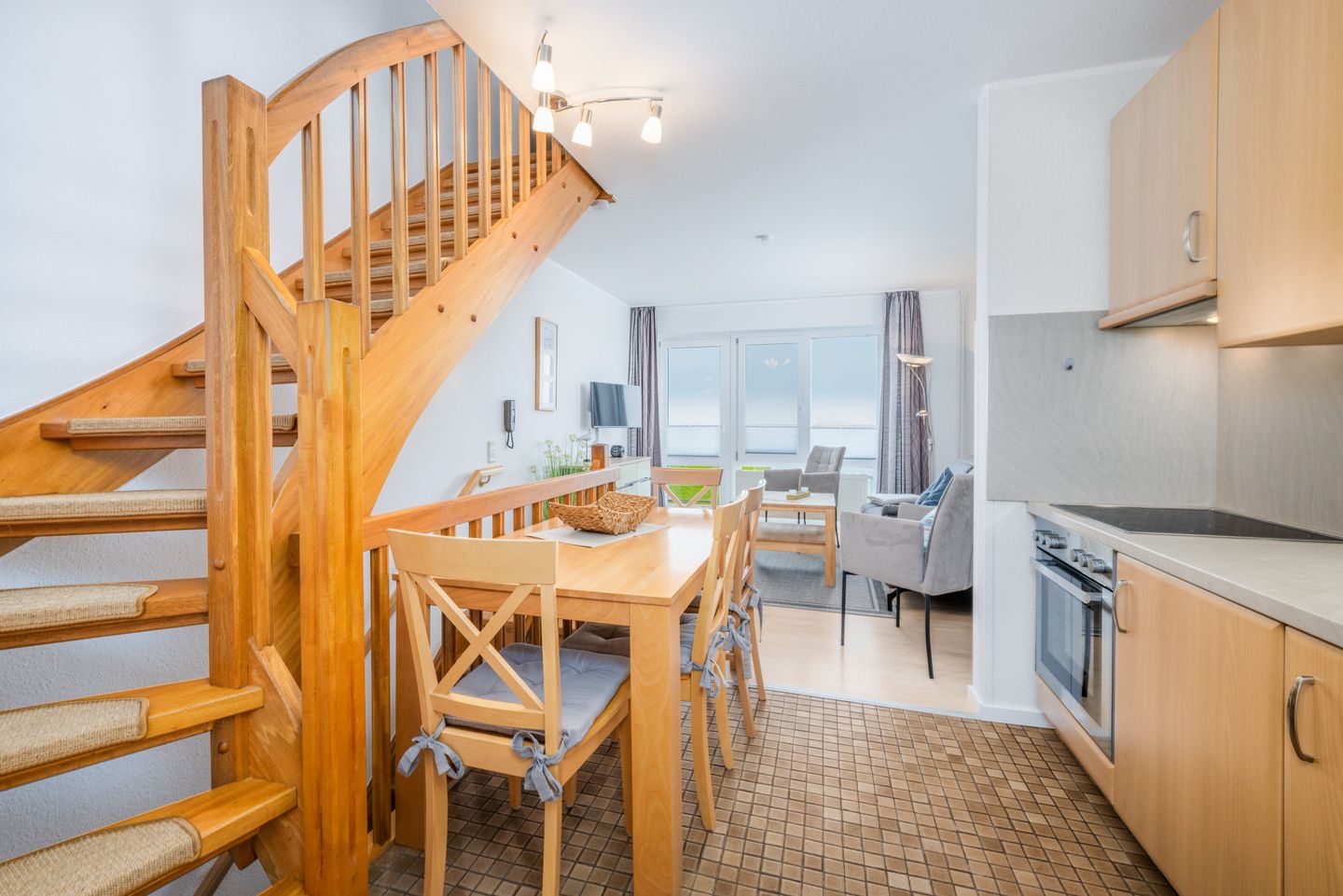 Hus Strandkieker Hus Strandkieker 09 Schillig - Küchenbereich mit Treppe