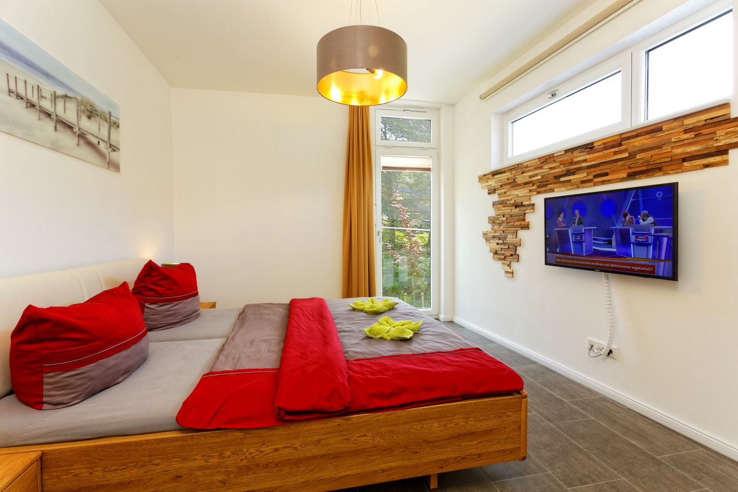 Ostseeland Ostseeland Kajüte 4 Usedom - Schlafzimmer mit Doppelbett und Flatscreen TV