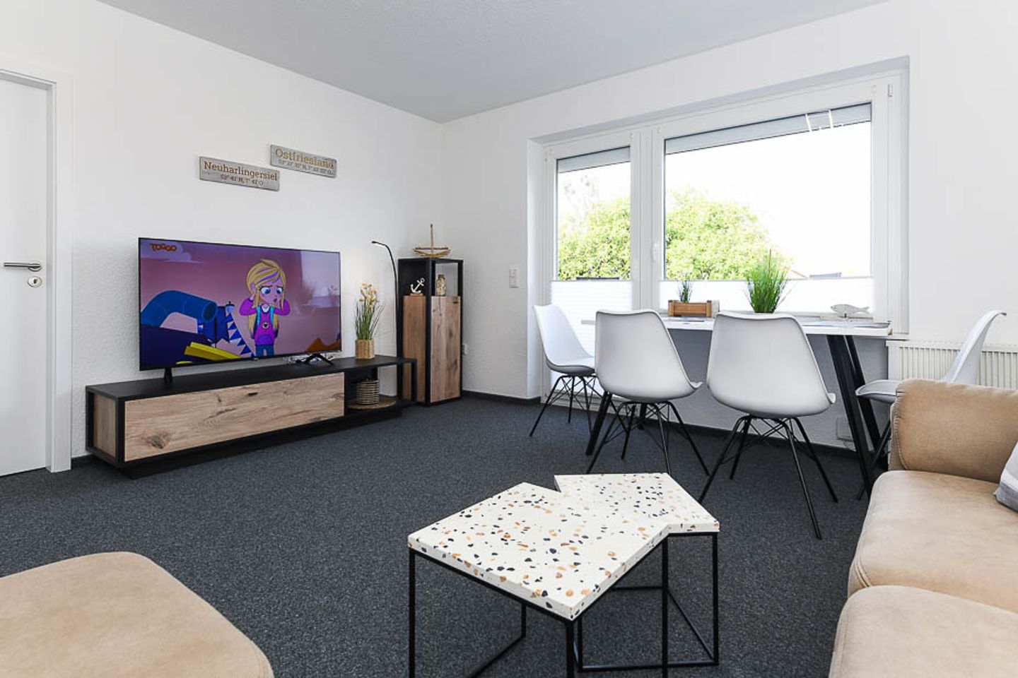  Deich in Sicht Neuharlingersiel - 