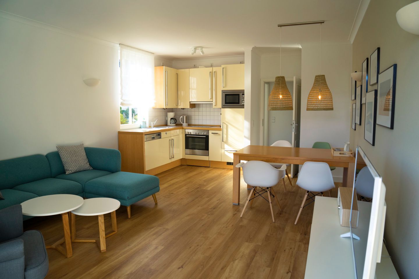 Apartment-Residenz Ostseestrand Apartment-Residenz Ostseestrand 11 Kühlungsborn - Wohn-Essbereich mit Couch