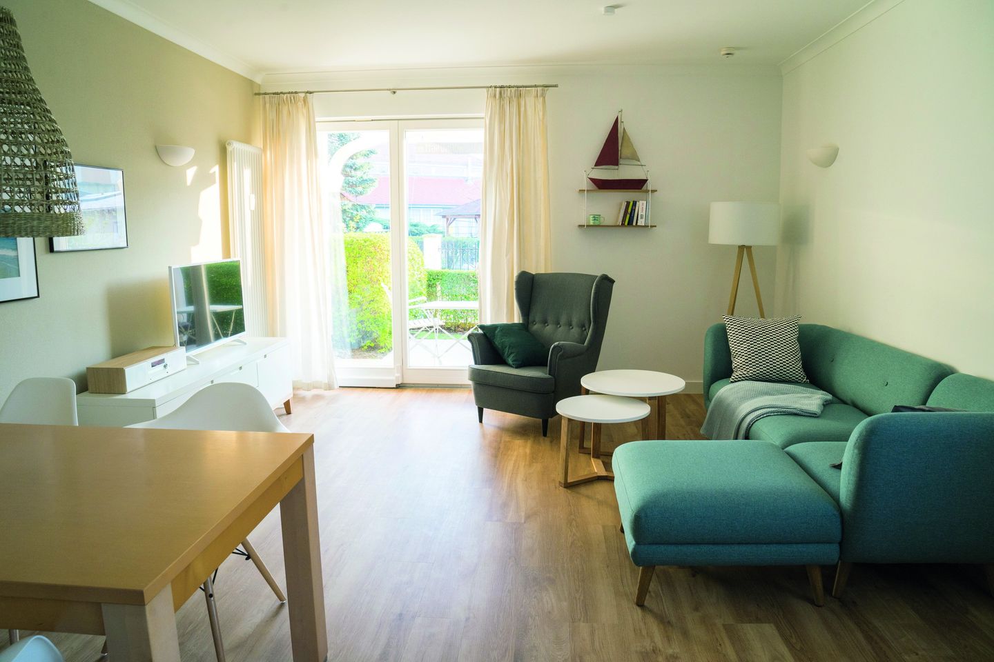 Apartment-Residenz Ostseestrand Apartment-Residenz Ostseestrand 11 Kühlungsborn - Wohn-Essbereich mit Couch