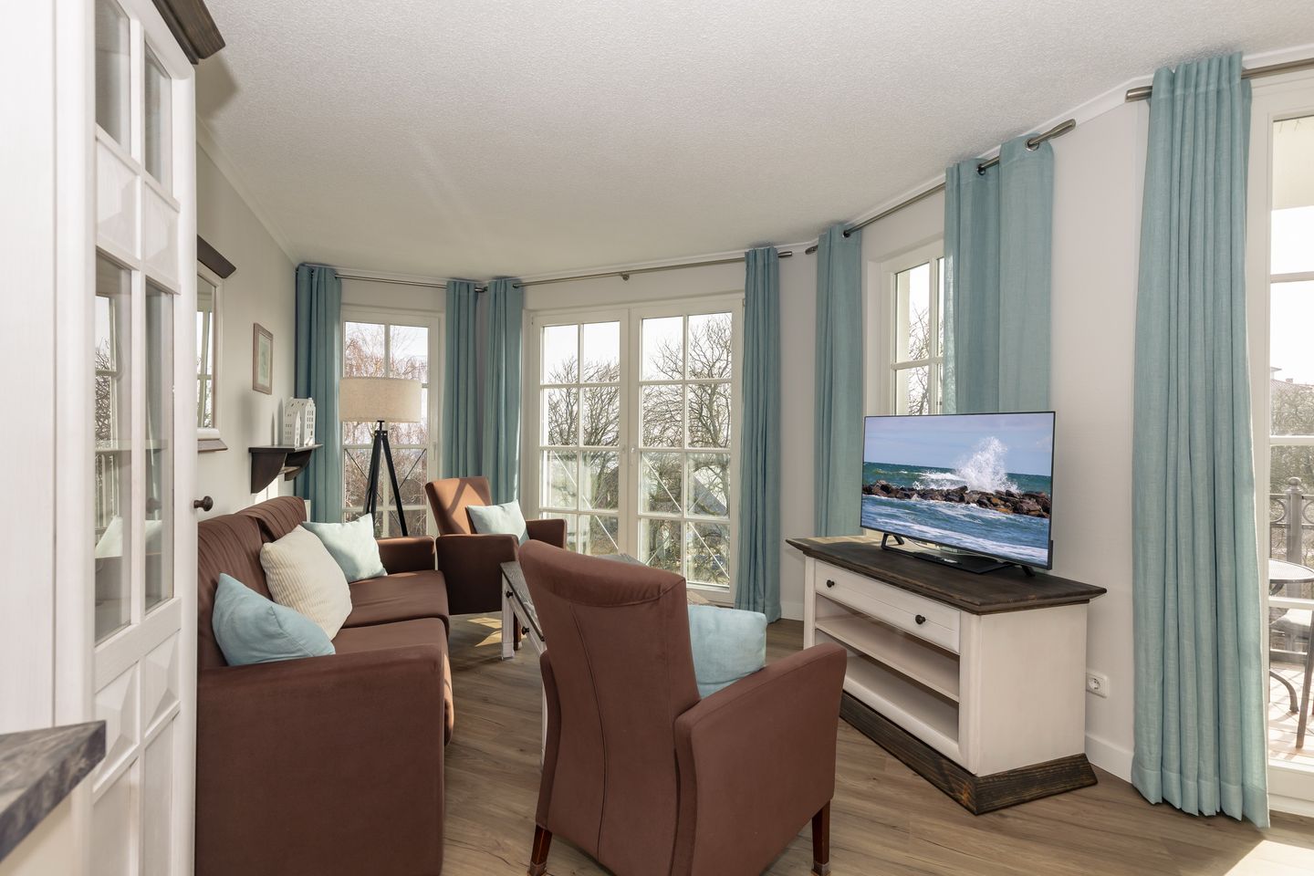 Apartmenthaus Atlantik Apartmenthaus Atlantik 314 Kühlungsborn - Wohn-Essbereich mit Flatscreen-TV