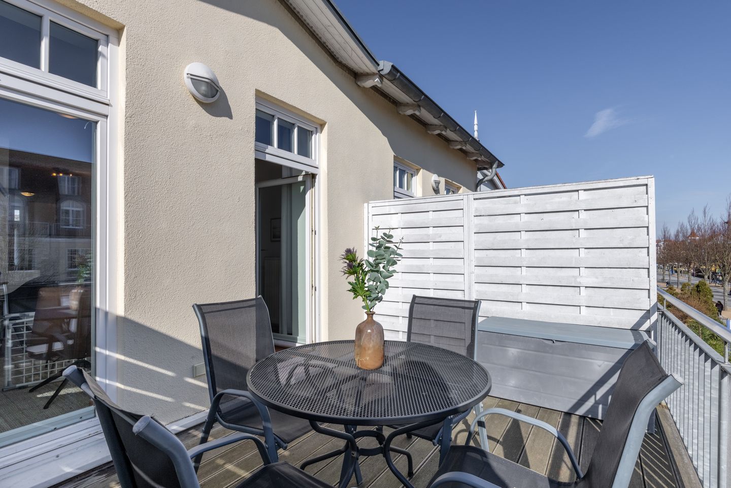 Strandstraße 32 Strandstraße 32-19 Kühlungsborn - Balkon mit Gartenmöbeln