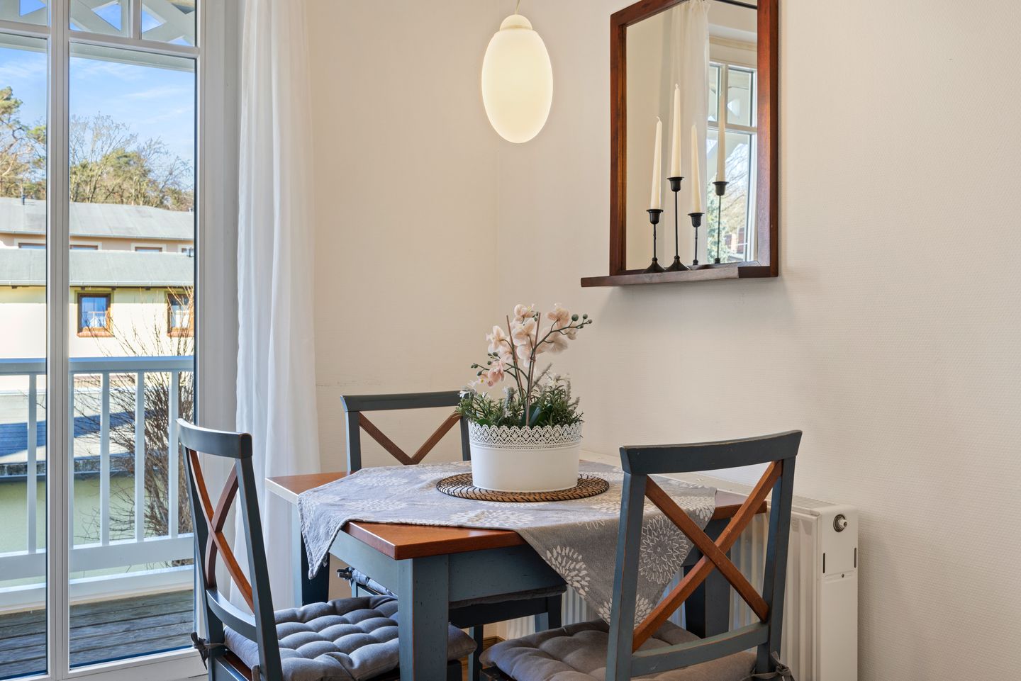 Ulmenschlösschen Ulmenschlösschen 08 Kühlungsborn - Wohn-Essbereich mit Sitzgelegenheit