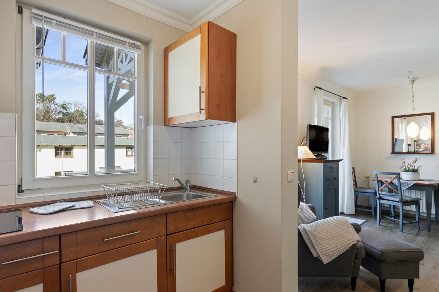 Ulmenschlösschen Ulmenschlösschen 08 Kühlungsborn - Küchenzeile mit Ausblick