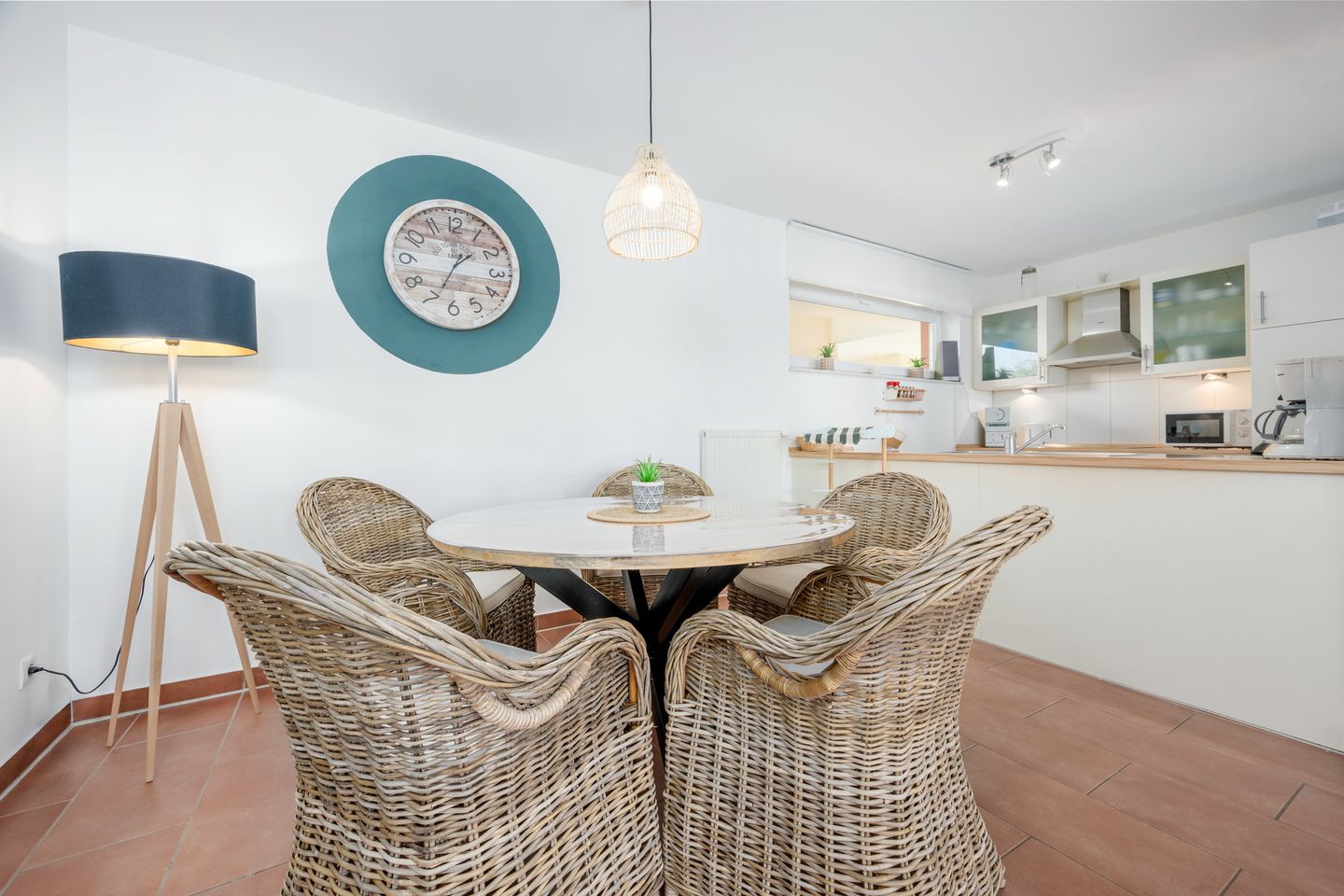 NordseeResort Friesland NordseeResort Friesland 51-0-M Schillig - Wohn-Essbereich mit Esstisch und Küchenzeile