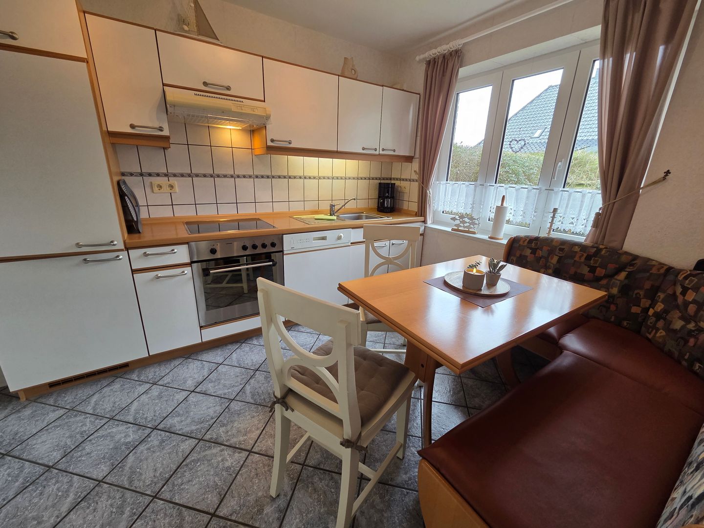 Haus Friesenglück Whg. Seepferdchen Alkersum - Küche / Küchenzeile