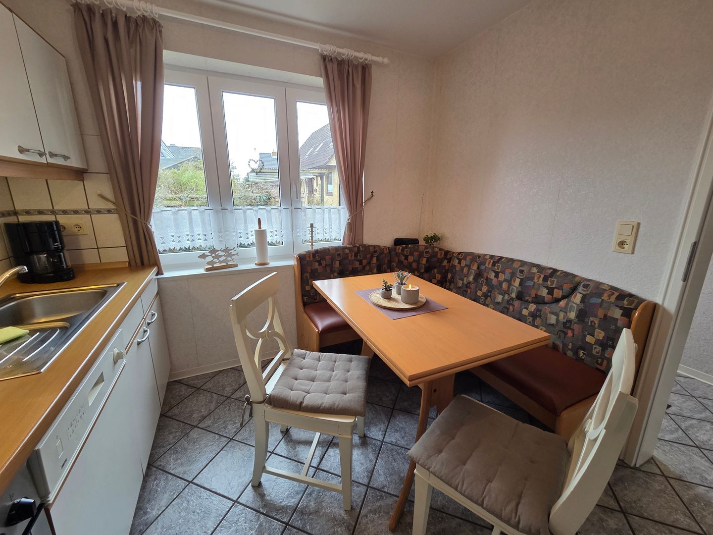 Haus Friesenglück Whg. Seepferdchen Alkersum - Küche / Küchenzeile