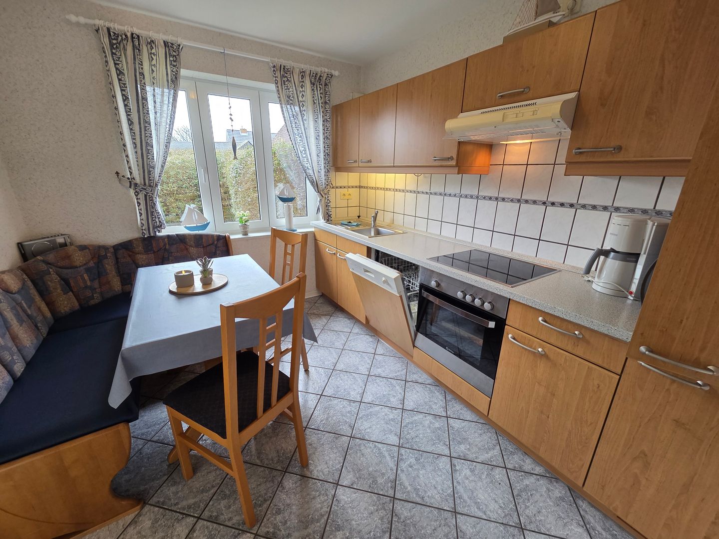 Haus Friesenglück Whg. Silbermöwe Alkersum - Küche / Küchenzeile