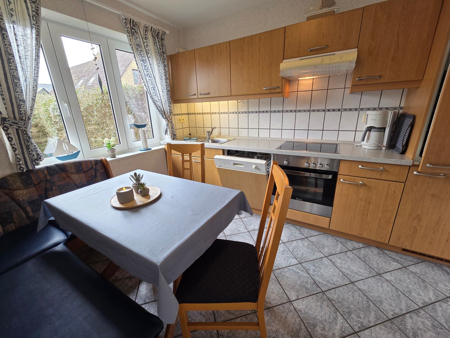 Haus Friesenglück Whg. Silbermöwe Alkersum - Küche / Küchenzeile