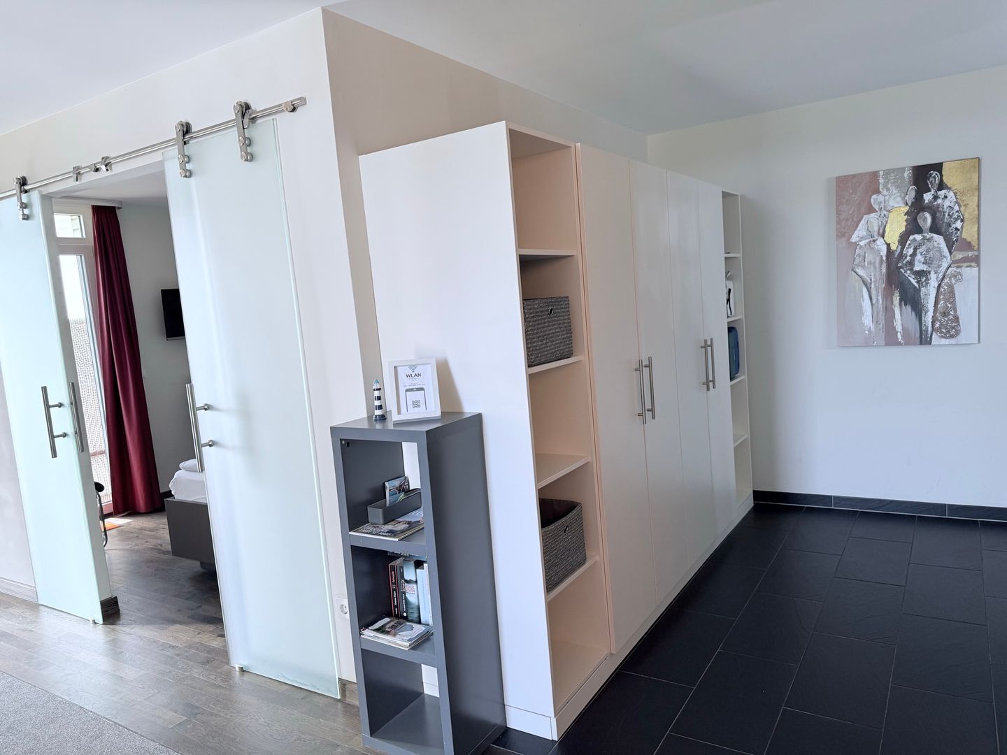 Resort Deichgraf Resort Deichgraf 31-04 Wremen - Wohn-Essbereich mit Zugang zum Schlafzimmer