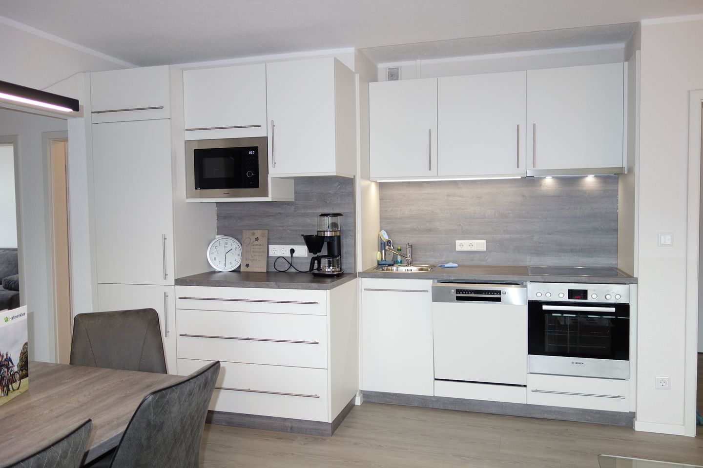 Ferienpark Hahnenklee Apartment "Bergblick" Hahnenklee - Küchenzeile im offenen Wohnraum