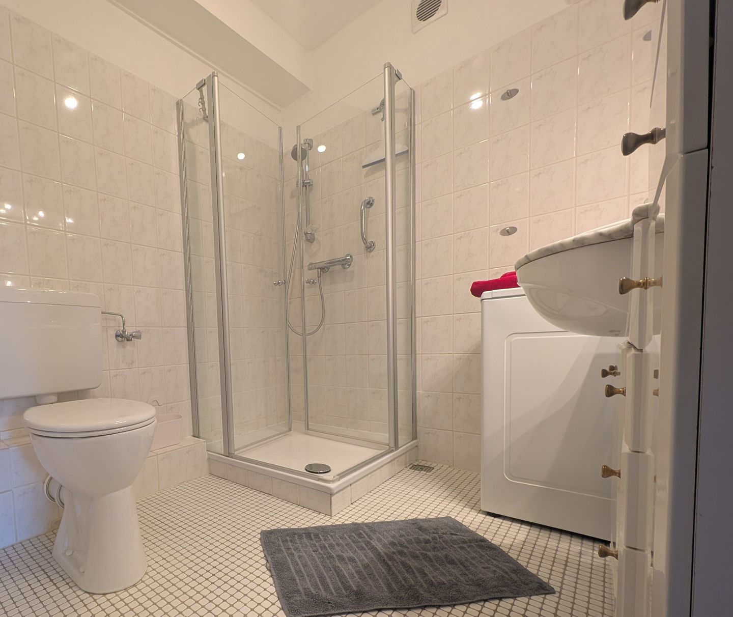 Ferienpark Hahnenklee Apartment "Bergblick" Hahnenklee - Bad mit Dusche und WC