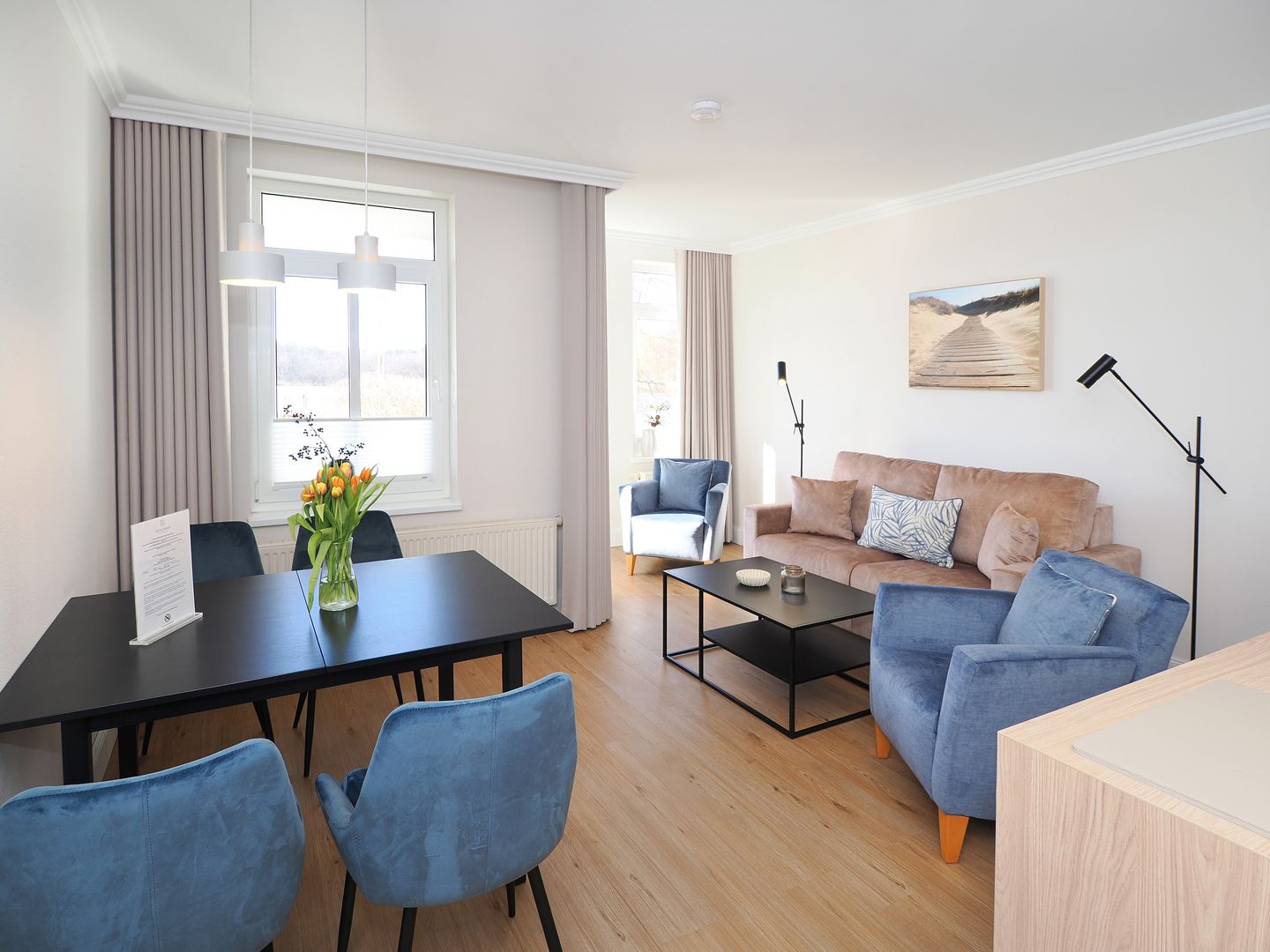 Seehof Seehof 201 Usedom - Wohn-Essbereich der Ferienwohnung Seehof201 auf Usedom mit Couch und Esstisch