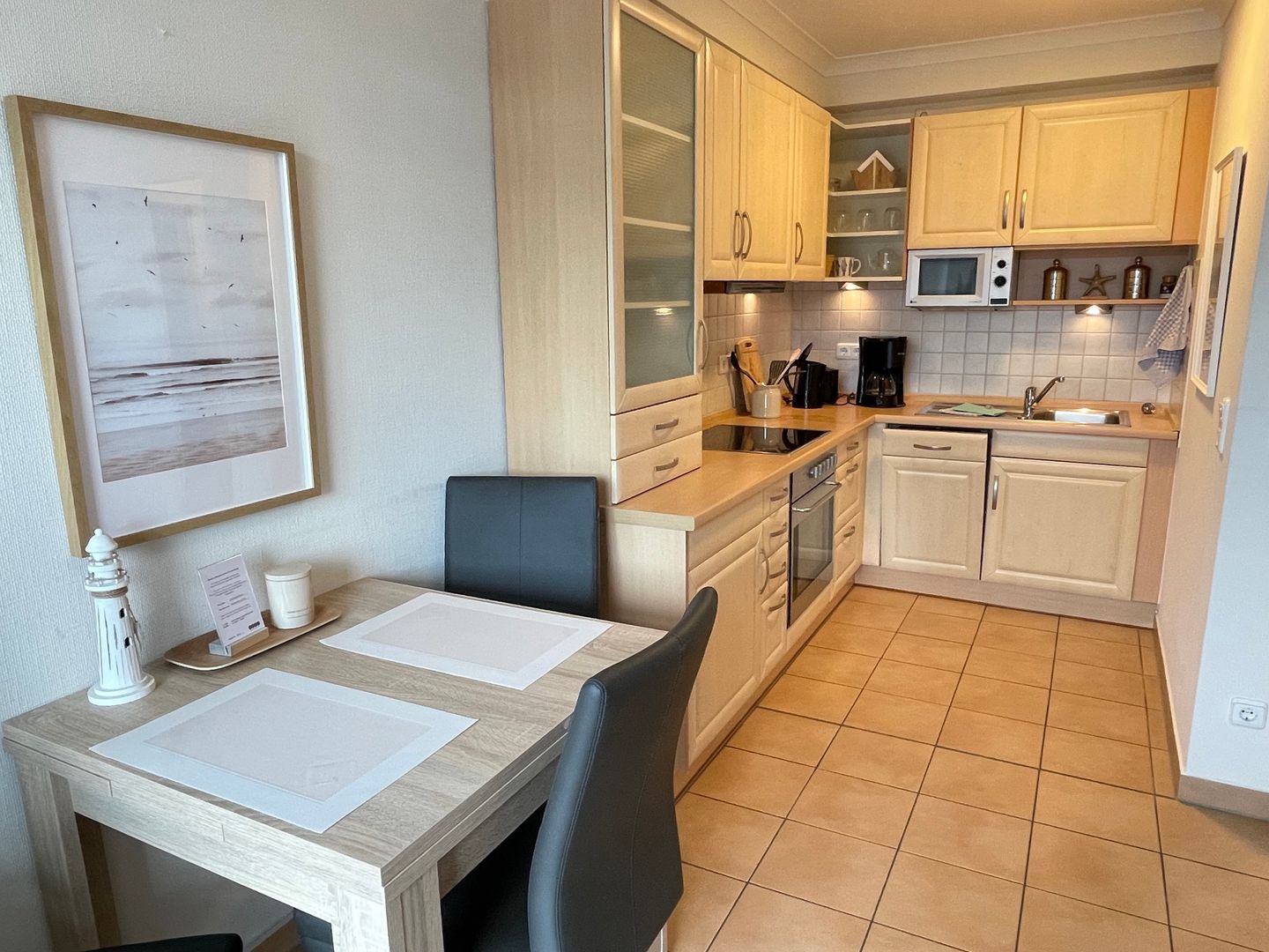 Apartment-Residenz Ostseestrand Apartment-Residenz Ostseestrand 36 Kühlungsborn - Küchenzeile mit Backofen im kbar36, Hermann-Häcker Straße 42a, Apartment-Residenz Ostseestrand in Kühlungsborn