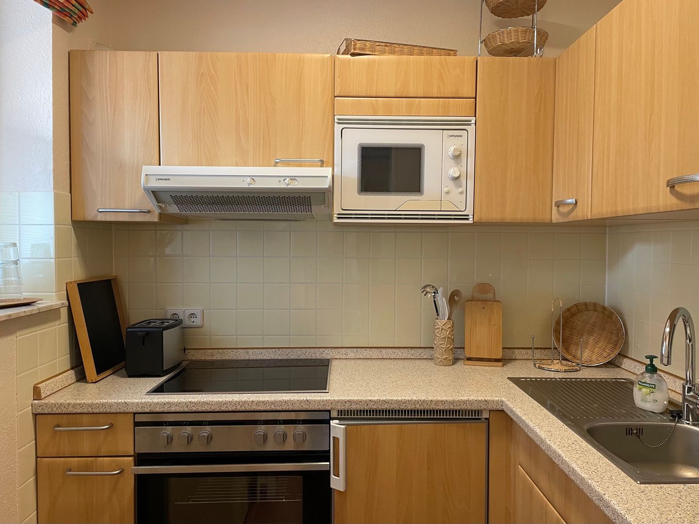 Hus Inselkieker Hus Inselkieker 217 Schillig - Küchenzeile mit Backofen im sihi2-17, Mellumweg 6b, Hus Inselkieker in Schillig