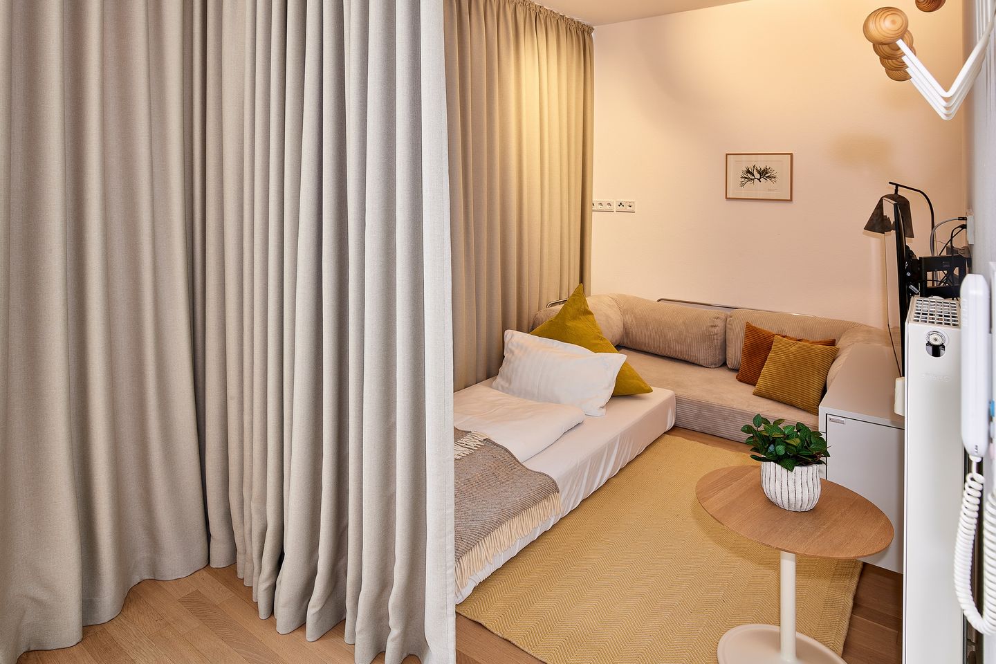 Lüttjeod Apartmentvilla Lüttjeod Apartmentvilla 18 Langeoog - Wohn-Essbereich mit Schlaf-Couch im lalo18, Hauptstraße 9, Lüttjeod Apartmentvilla 18 auf Langeoog