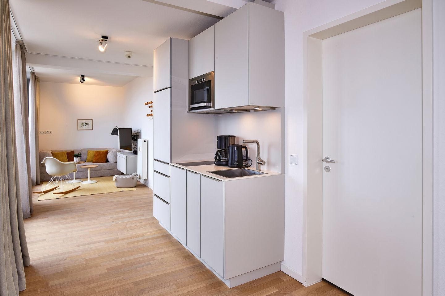 Lüttjeod Apartmentvilla Lüttjeod Apartmentvilla 18 Langeoog - Küchenzeile im Wohnbereich im lalo18, Hauptstraße 9, Lüttjeod Apartmentvilla 18 auf Langeoog