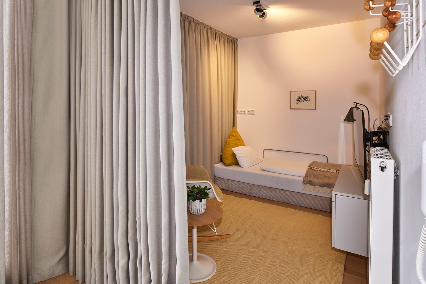 Lüttjeod Apartmentvilla Lüttjeod Apartmentvilla 18 Langeoog - Wohn-Essbereich mit Schlafcouch im lalo18, Hauptstraße 9, Lüttjeod Apartmentvilla 18 auf Langeoog