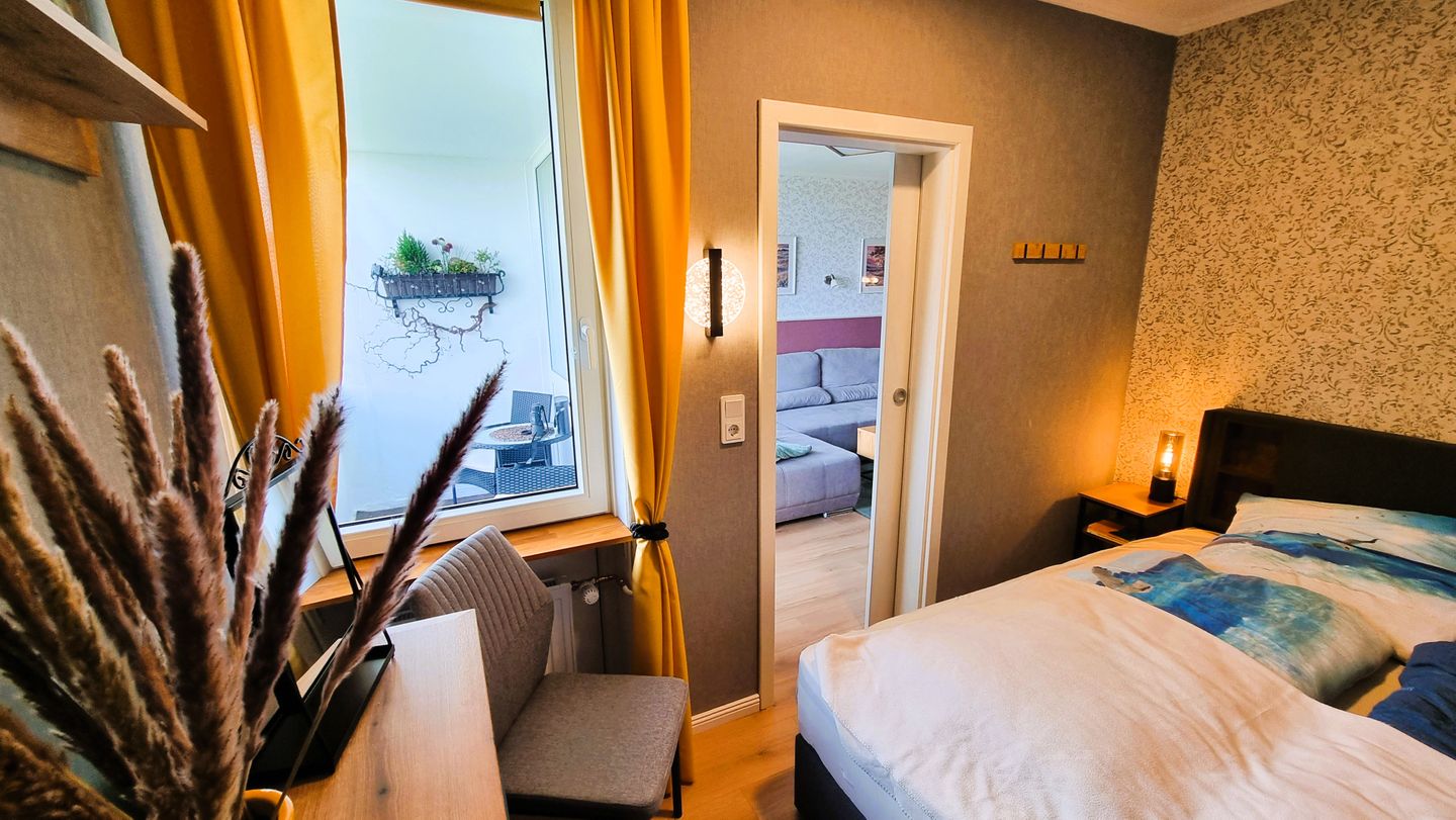 Ferienpark Hahnenklee Apartment "HarzHub Hahnenklee" Hahnenklee - Schlafzimmer mit einem 1,60 x 2,00 m Bett
