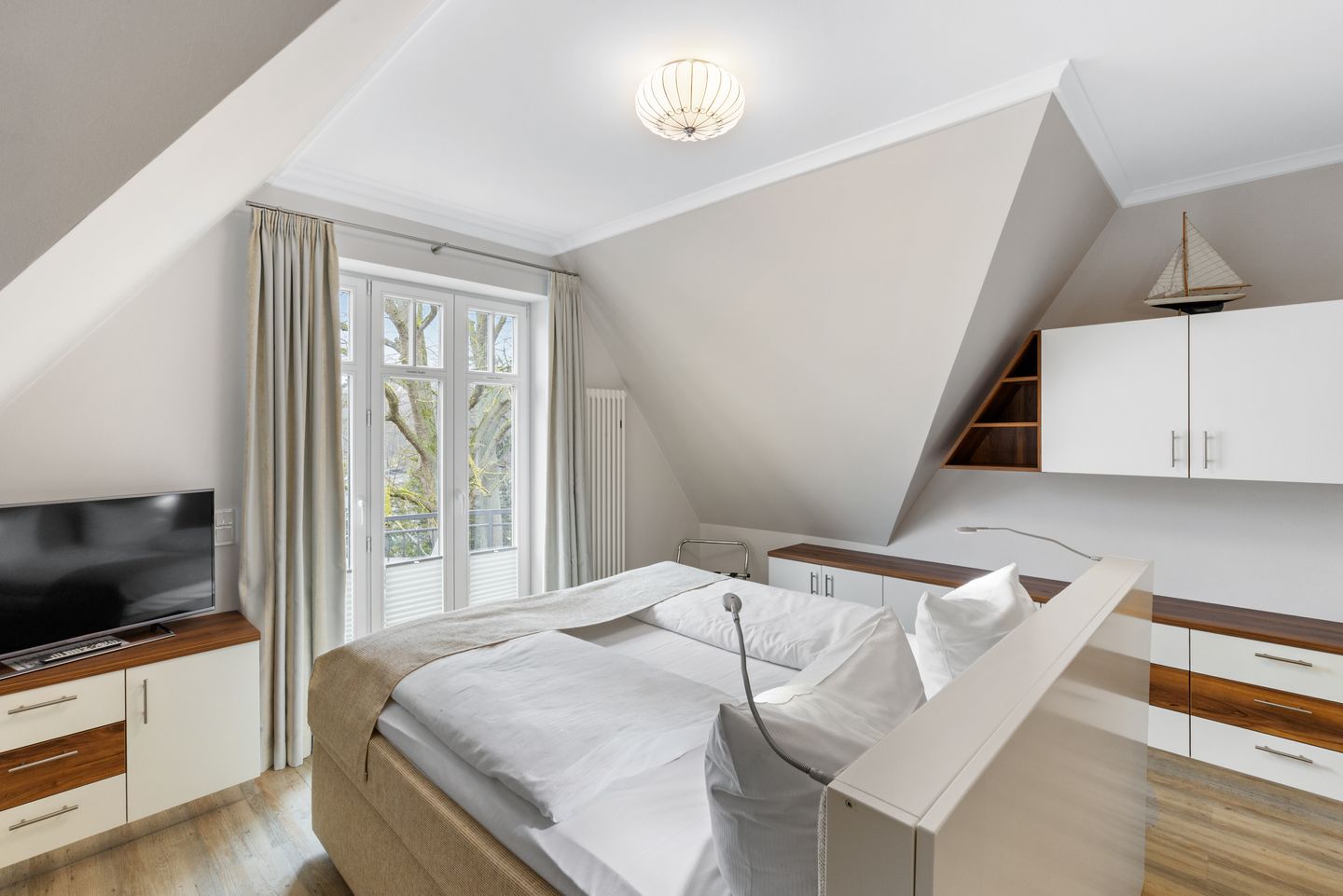 Villa Löwenstein Villa Löwenstein 14 Kühlungsborn - Schlafzimmer mit Doppelbett im kbvl14, Villa Löwenstein, Ostseeallee 27 auf Langeoog