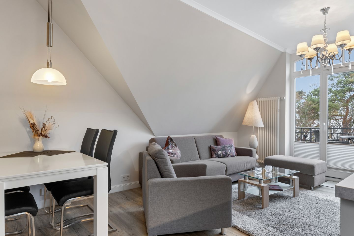 Villa Löwenstein Villa Löwenstein 14 Kühlungsborn - Wohn-Essbereich mit Couch im kbvl14, Villa Löwenstein, Ostseeallee 27 auf Langeoog
