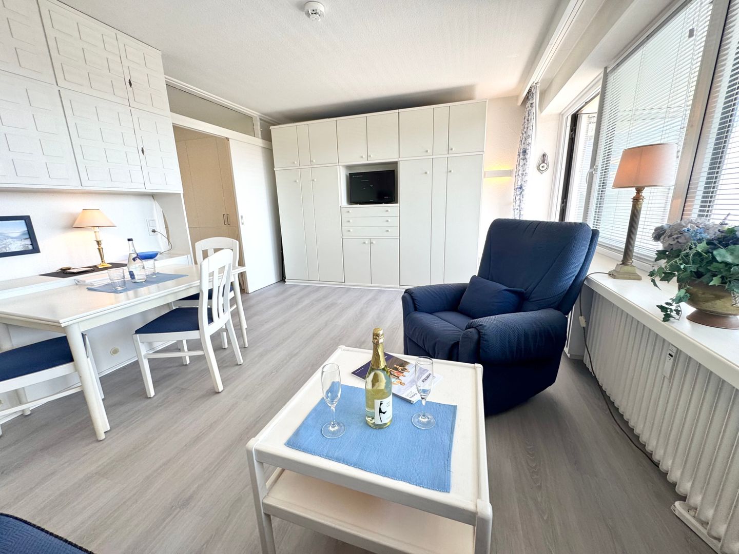  Dünenhof zum Kronprinzen, App. 102 Wenningstedt - Wohnzimmer