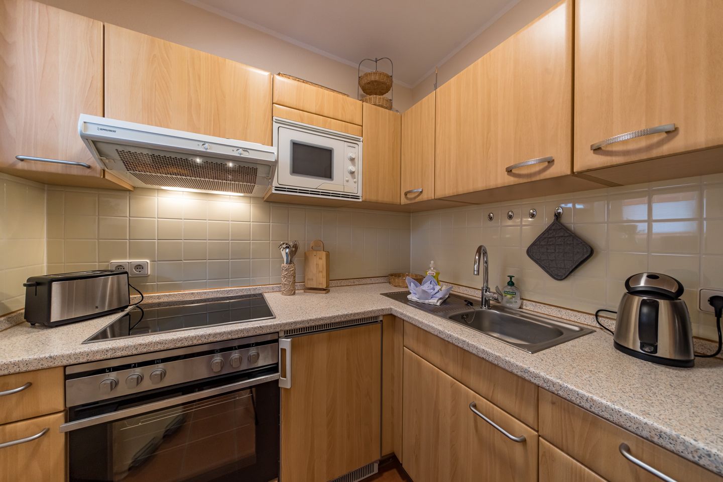 Hus Inselkieker Hus Inselkieker 217 Schillig - Küchenzeile mit Backofen im sihi217, Hus Inselkieker, Mellumweg 6b in Schillig