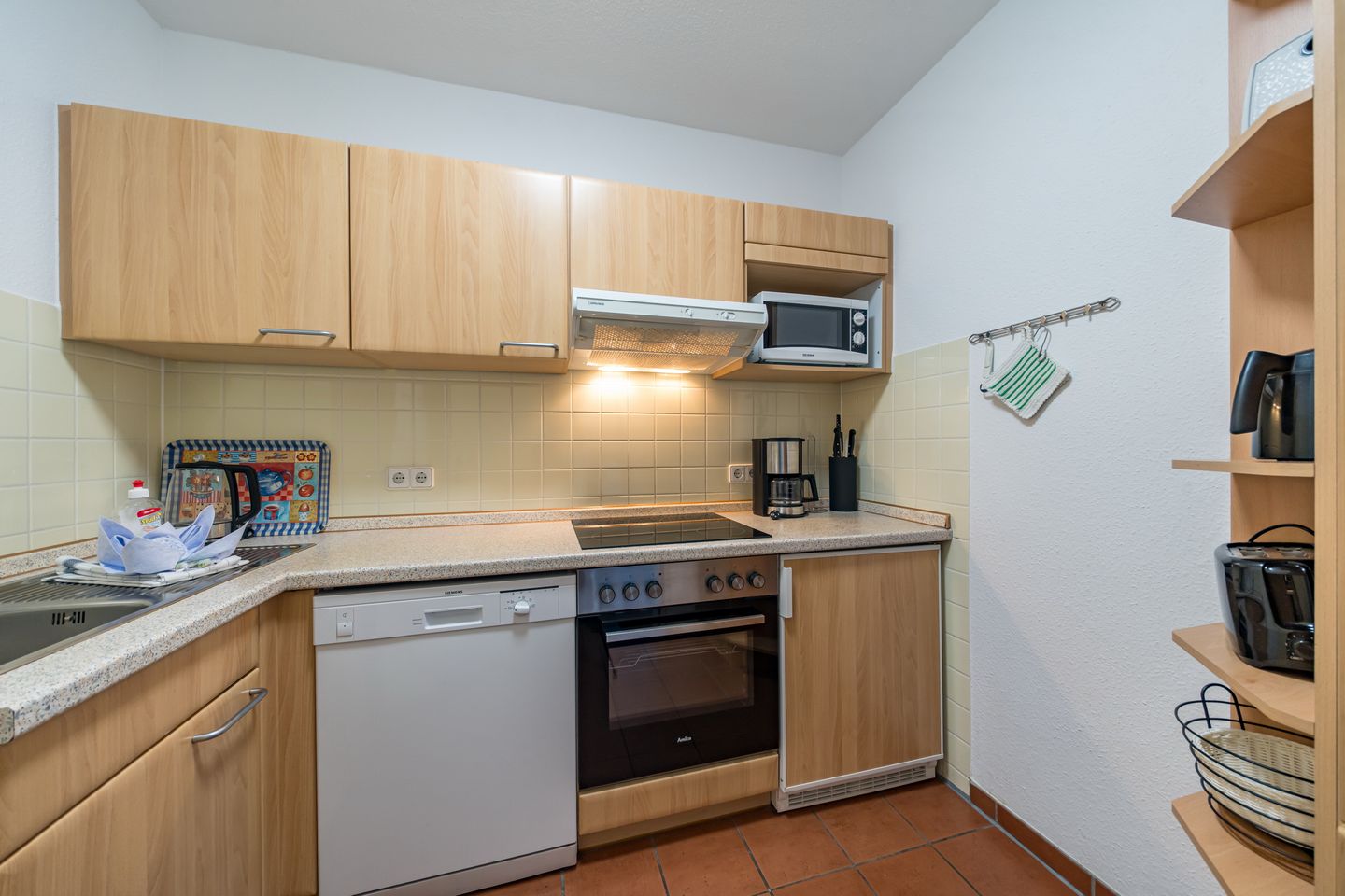 Hus Inselkieker Hus Inselkieker 220 Schillig - Küchenzeile mit Backofen im sihi220, Hus Inselkieker, Mellumweg 6b in Schillig