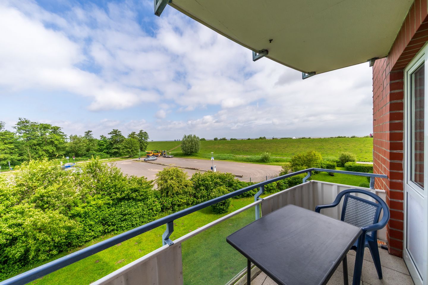 Hus Inselkieker Hus Inselkieker 220 Schillig - Balkon mit Gartenmöbeln im sihi220, Hus Inselkieker, Mellumweg 6b in Schillig