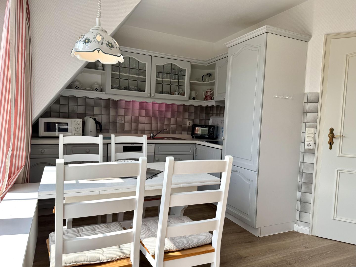  Süderstraße Whg. 12 – Landhaus Westerland Süderstraße Whg. 12 – Landhaus - Küche / Küchenzeile