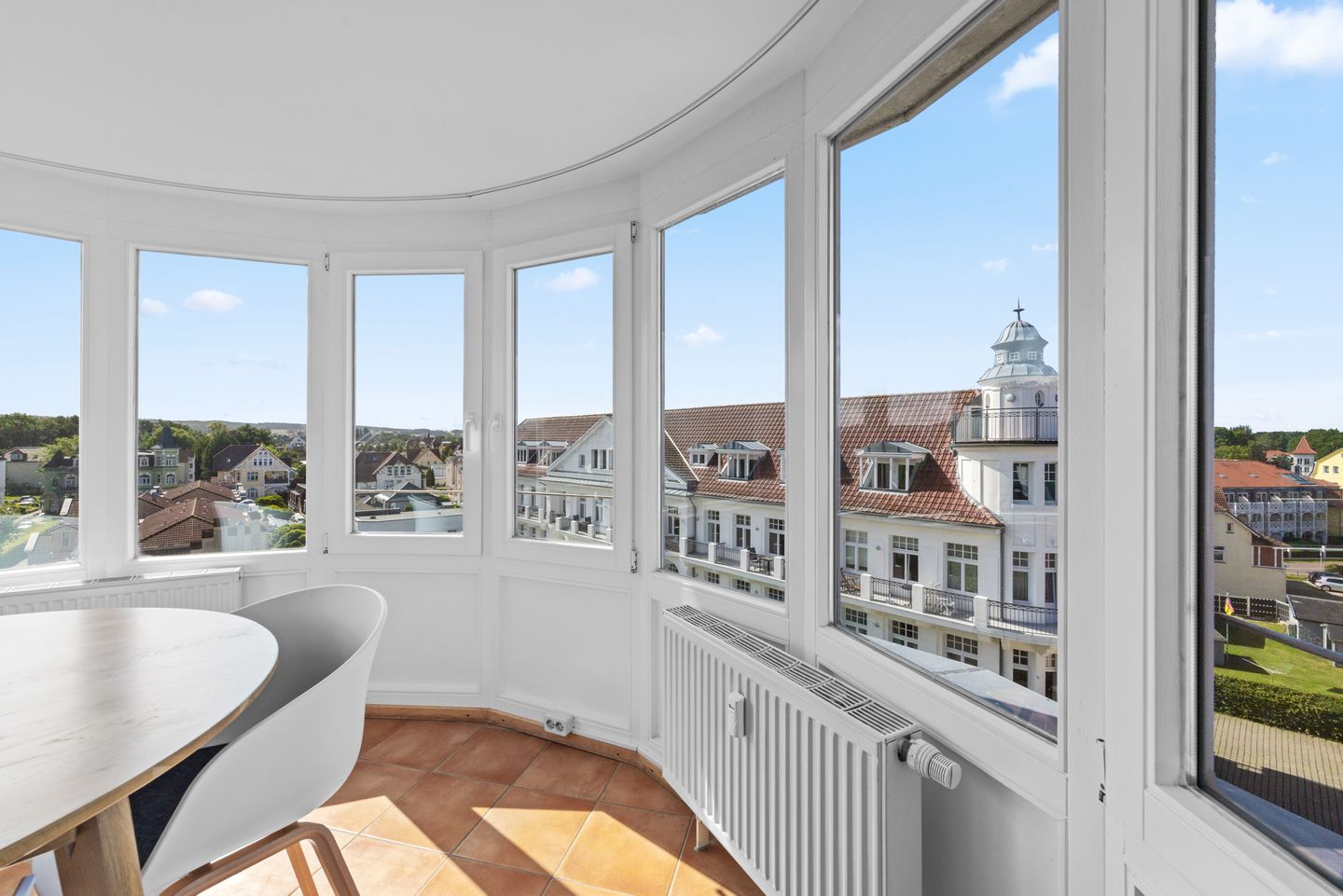 Meeresblick Meeresblick 507 Kühlungsborn - Wohn-Essbereich im kbmb507, Meerblick 507, Ostseeallee 45 in Kühlungsborn
