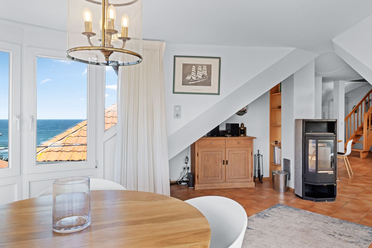 Meeresblick Meeresblick 507 Kühlungsborn - Wohn-/Essbereich mit Kamin, im kbmb507, Meerblick 507, Ostseeallee 45 in Kühlungsborn