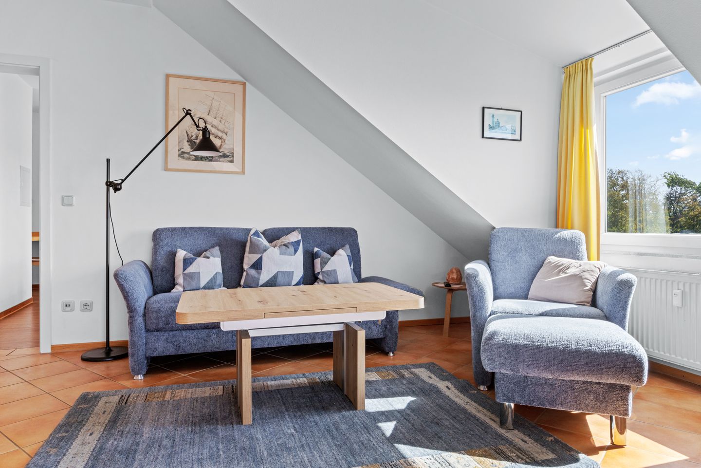 Meeresblick Meeresblick 507 Kühlungsborn - Wohn-/Essbereich mit Couch im kbmb507, Meerblick 507, Ostseeallee 45 in Kühlungsborn