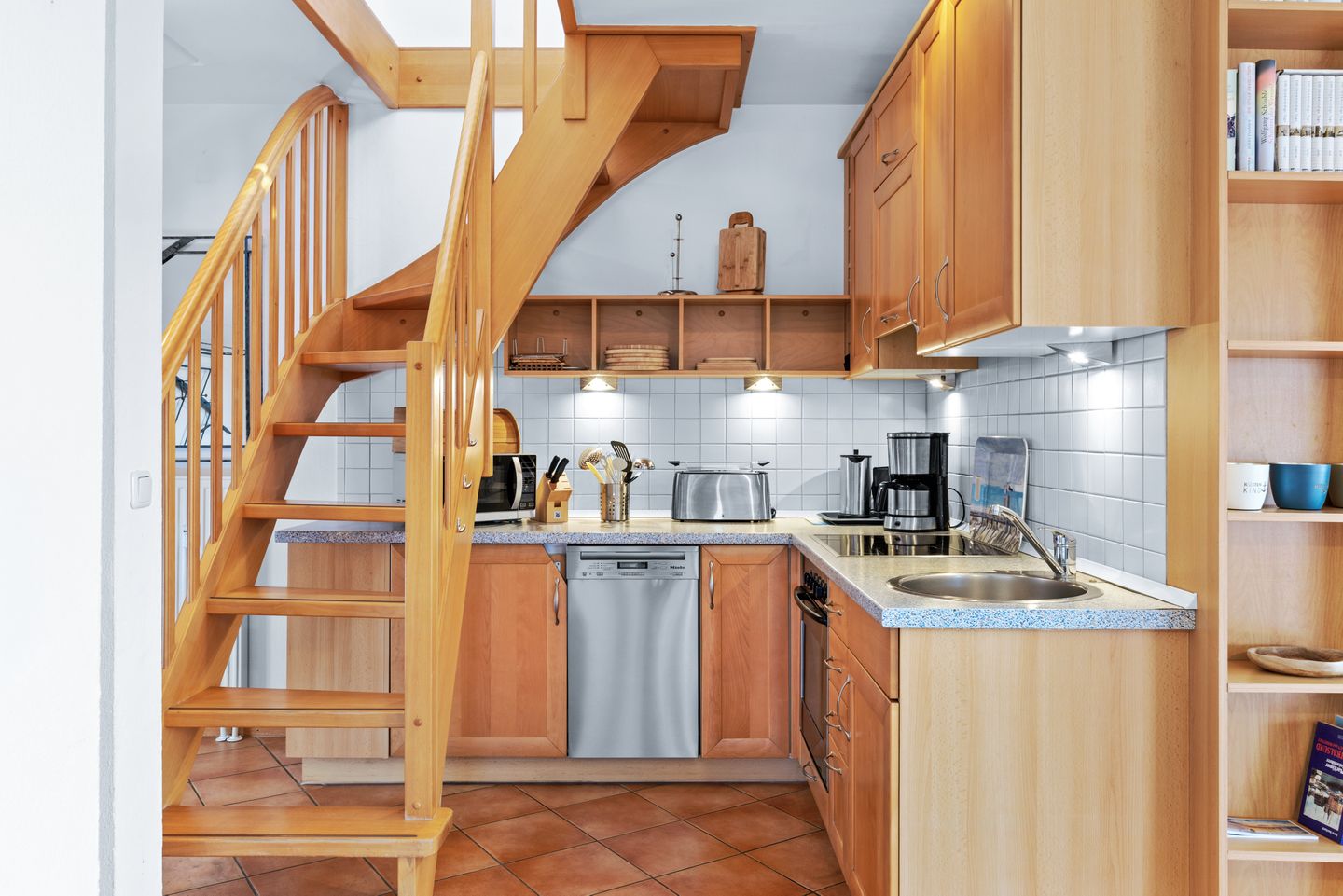 Meeresblick Meeresblick 507 Kühlungsborn - Küchenzeile mit Backofen im kbmb507, Meerblick 507, Ostseeallee 45 in Kühlungsborn