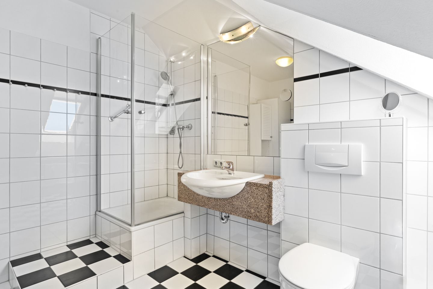 Meeresblick Meeresblick 507 Kühlungsborn - Badezimmer mit Dusche im kbmb507, Meerblick 507, Ostseeallee 45 in Kühlungsborn