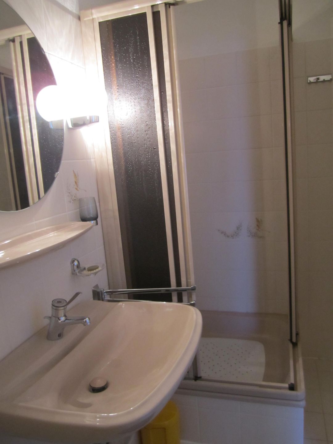 Riv/051 - Riviera - Seeblick - Aussenschwimmbad Scharbeutz - Badezimmer