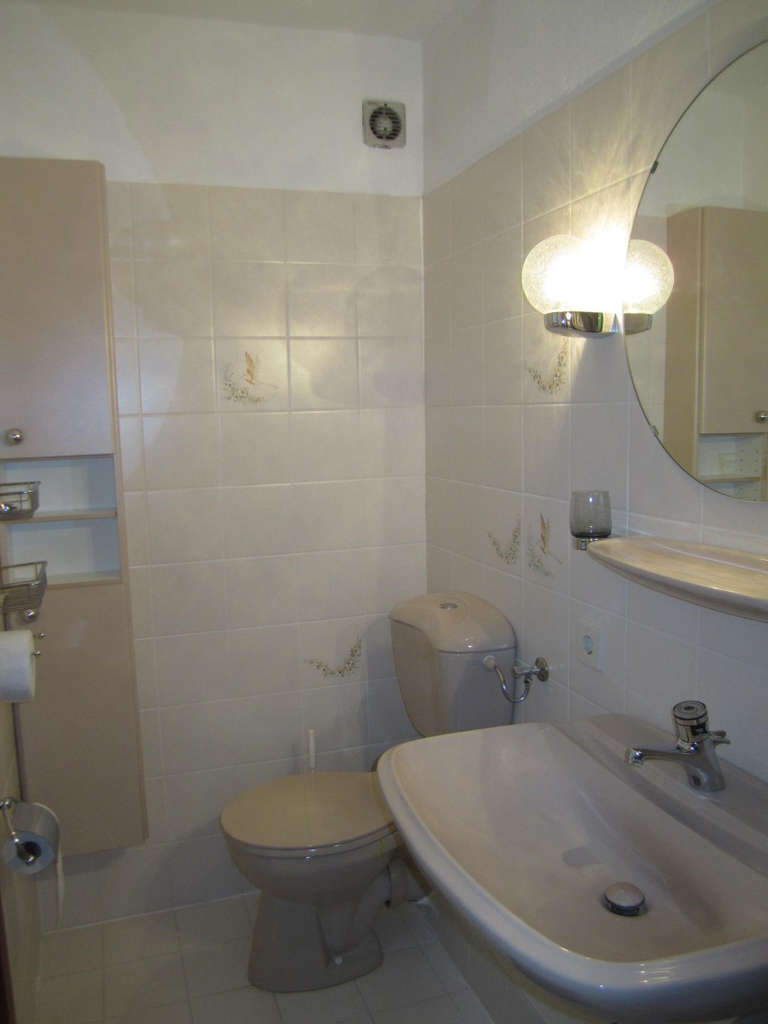 Riv/051 - Riviera - Seeblick - Aussenschwimmbad Scharbeutz - Badezimmer