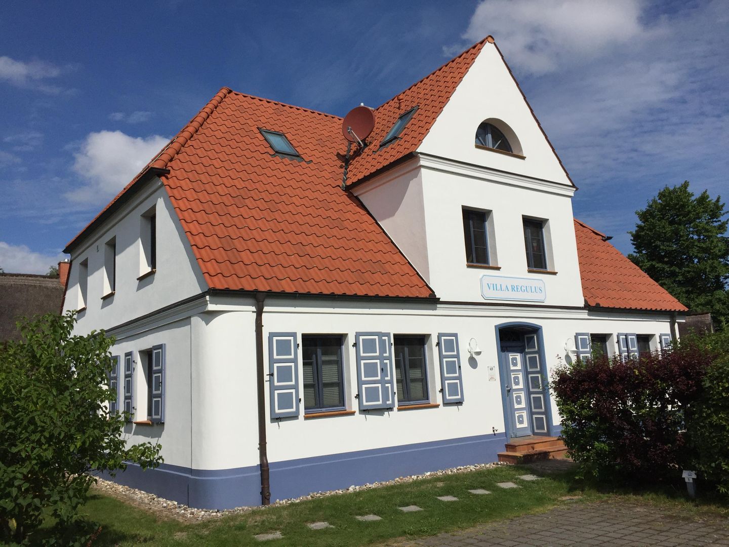  Neue Reihe 43 "Villa Regulus" EG (Whg. 1) Deutschland - Fassade / Eingang