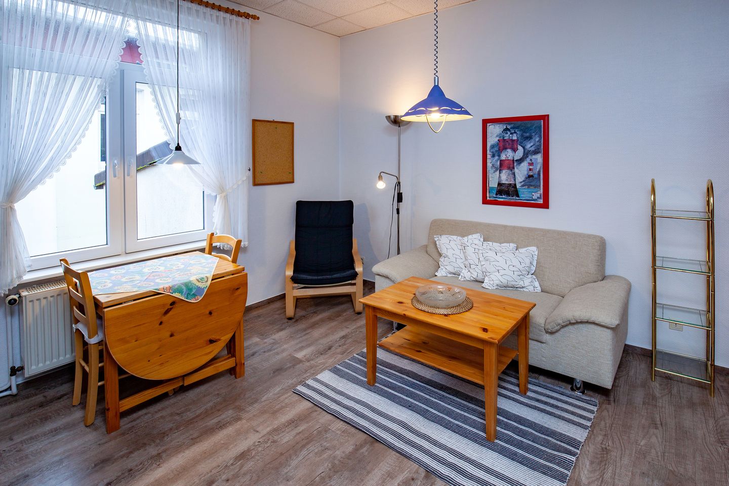 Haus Borkumitte Appartement Möwensteert Haus Borkumitte - Wohnzimmer Sitzecke und Essecke