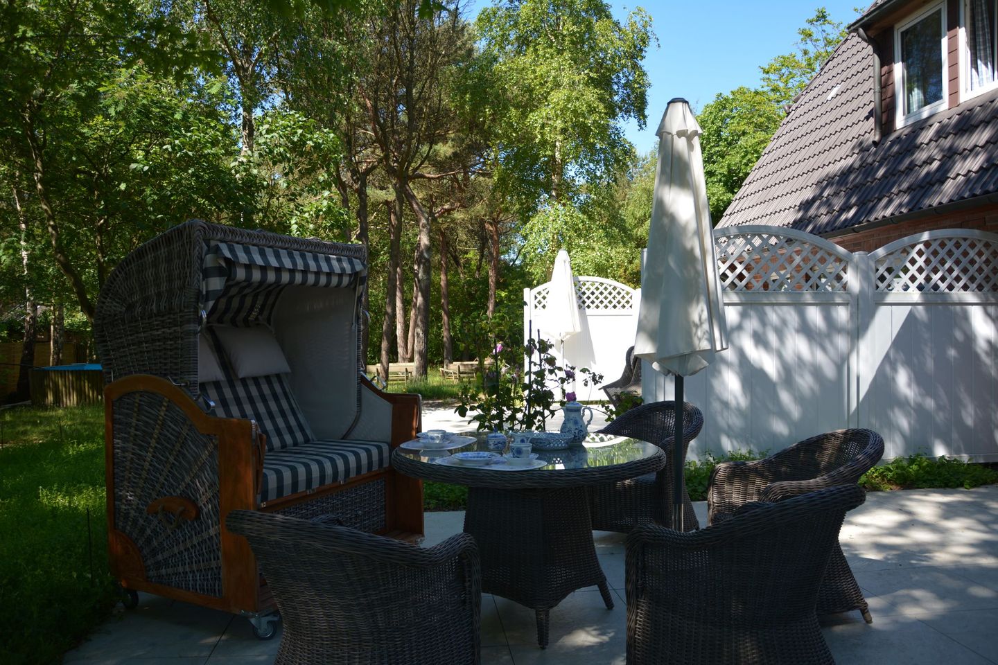 Haus Dünenrose Helle Ferienwohnung am Waldrand mit Terrasse und Strandkorb Nebel auf Amrum - 