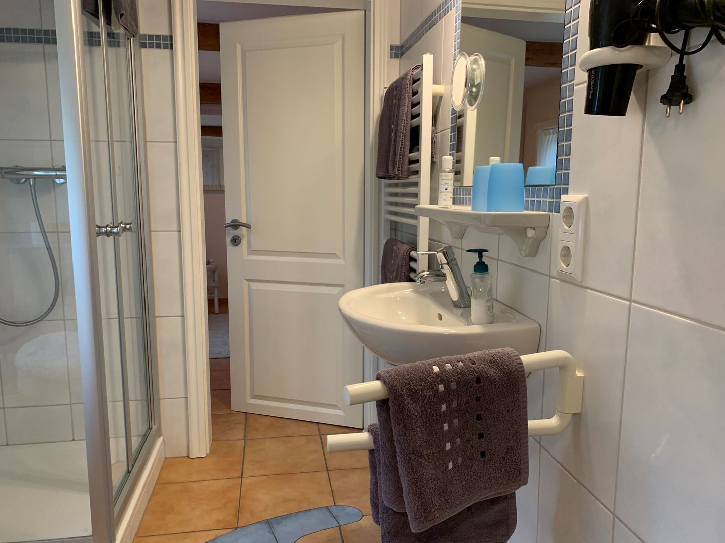 Friesenhaus Arnold Schöne Ferienwohnung in Reetdachhaus im Ortskern von Nebel. Nebel auf Amrum - 