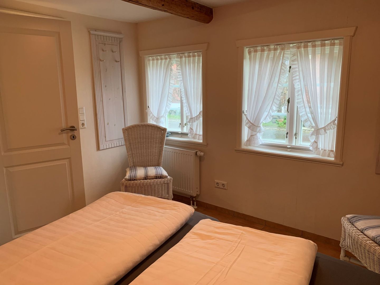 Friesenhaus Arnold Schöne Ferienwohnung in Reetdachhaus im Ortskern von Nebel. Nebel auf Amrum - 