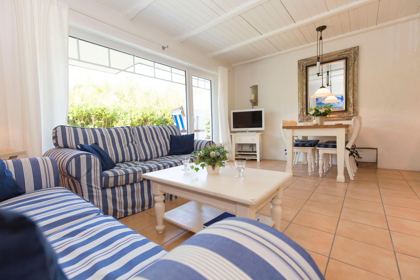 Badebucht App. 6 A Normannenweg 6 A Wenningstedt - Wohnzimmer