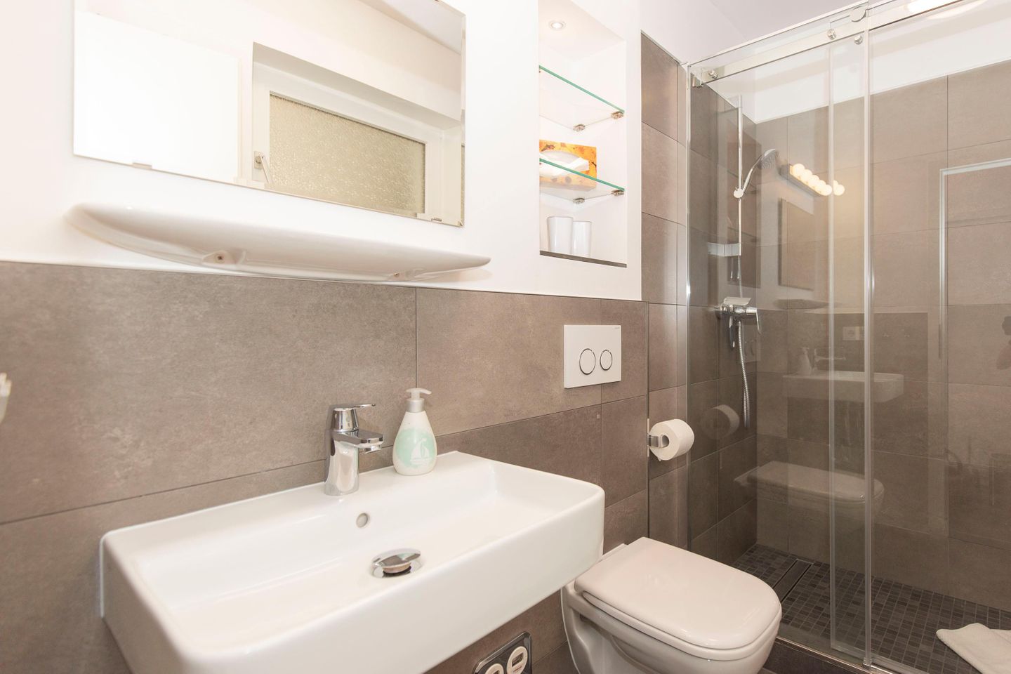 Cosima im Haus Käpt'n Drake App. Nr. 07 Hauptstr. 32 Wenningstedt - Badezimmer